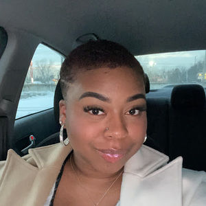 Meet your Posher, Marissa e.